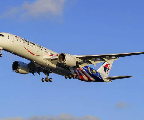 Earn up to £100 per booking with Malaysia Airlines