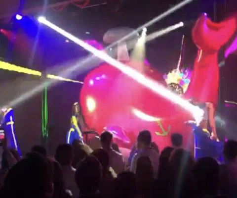 V_Voyages_dance_party_v2.jpg