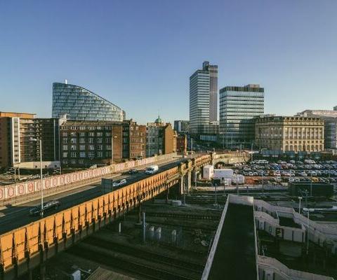 Manchester_Unsplash_kelly-robinson-LKkiME8oWKo-unsplash_METhumb.jpg