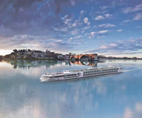 Scenic Sapphire passes through Avignon
