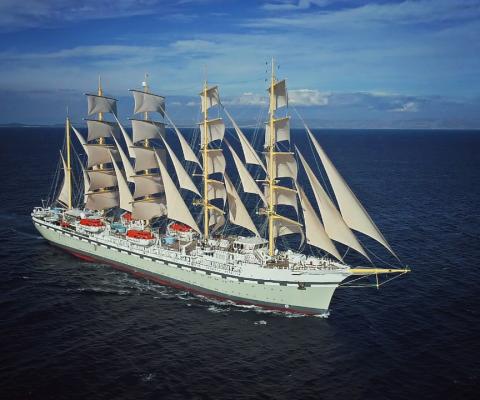 Tradewind_Voyages_Golden_Horizon.jpg