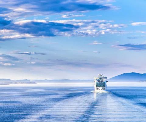 Cruise_ship_generic.jpg