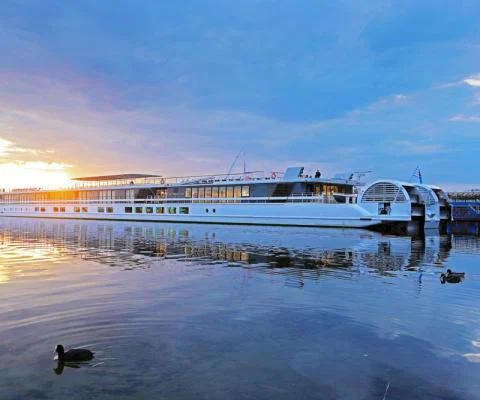 MS-Elbe-Princesse-ll-02-Berlin-tegel-nuit-Elbe-CroisiEuropeO.jpg