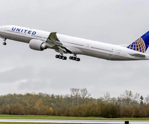 United_777-300ER.jpg