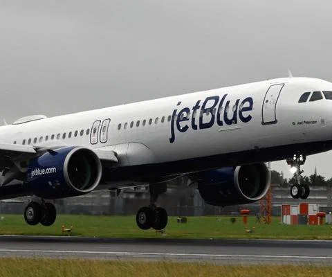 JetBlue arrives Heathrow