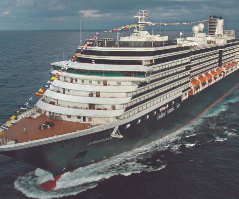 Holland_America_Zuiderdam.jpg