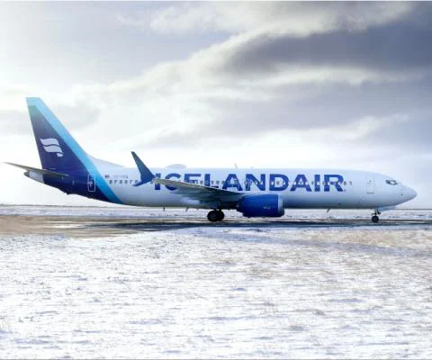 Icekandair_max-liveri_cyan2.jpg