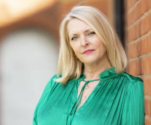 Debbie_ONeill_Jules_Verne.jpg