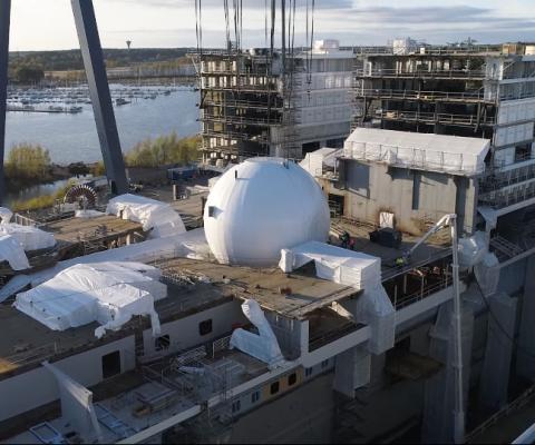 Royal_Caribbean_Icon_of_the_Seas_under_construction.jpg