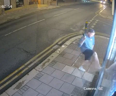 Moment_man_kicks_in_Swords_Travel_caught_on_camera.jpg
