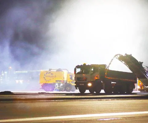 Runway_Resurfacing_London_Gatwick_Airport_mid_res1.jpg