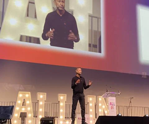 Steve Byrne addresses Travel Counsellors’ global conference 2022