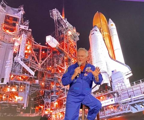 Bruce_Chat_With_2_1.jpg