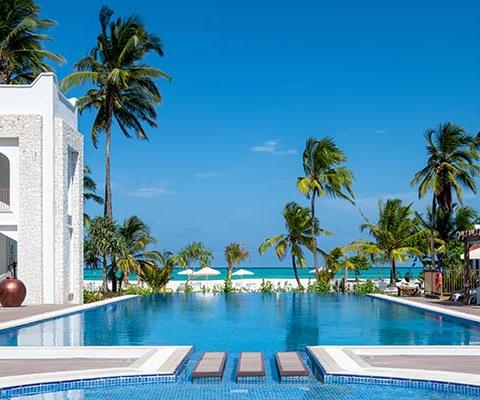 Stylish_Pool_overlooking_the_azure_ocean_AMP_7352_2.jpg