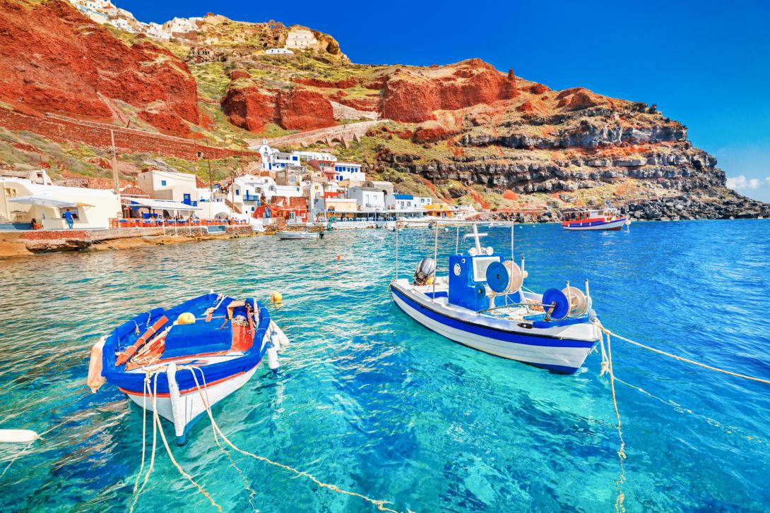 easyJet holidays funds a client-facing snorkelling experience in Santorini that supports seagrass protection. Credit: iStock/Ihor Tailwind
