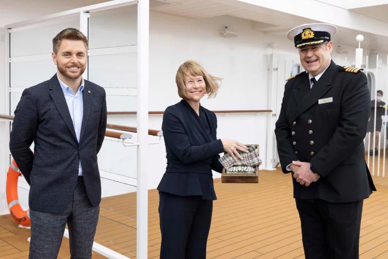 Dame Irene alongside P&O president Paul Ludlow and Iona captain Wesley Dunlop