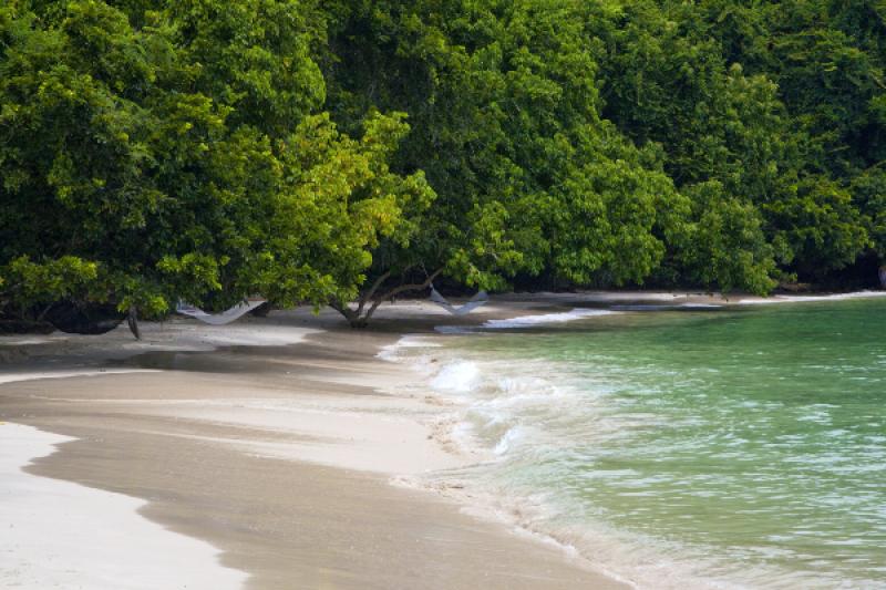 Tavajun Bay on Gaya Island