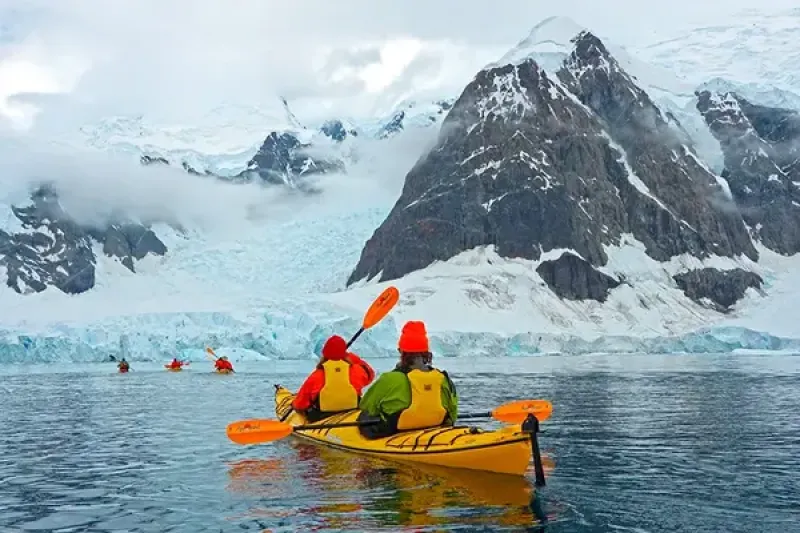 Scenic Eclipse Antarctica kayak excursion. Credit: Joanne Henstridge
